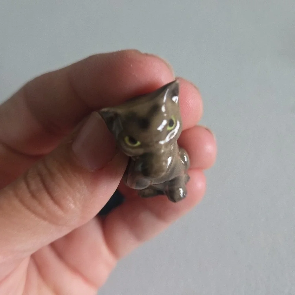 Hagen Renaker Thumb Sucking Cat Miniature Figure Style A-367